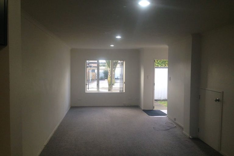 Photo of property in 68 Brashier Circle, Sunnyvale, Auckland, 0612