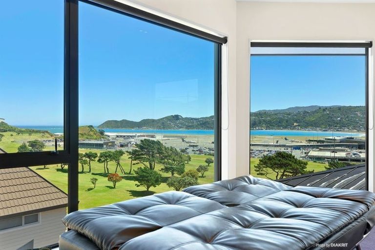 Photo of property in 12 Bunker Way, Strathmore Park, Wellington, 6022