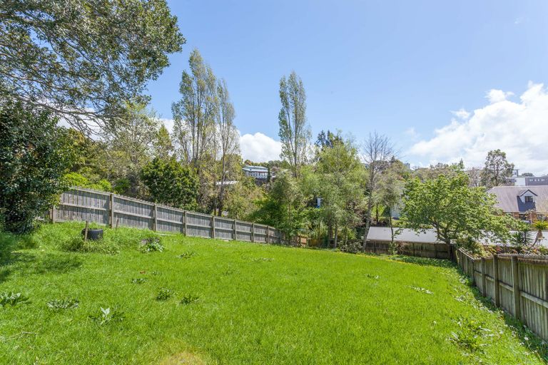 Photo of property in 14 Eastglen Road, Glen Eden, Auckland, 0602