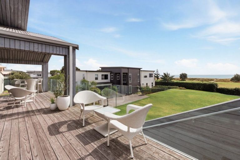 Photo of property in 1025b Papamoa Beach Road, Papamoa Beach, 3118