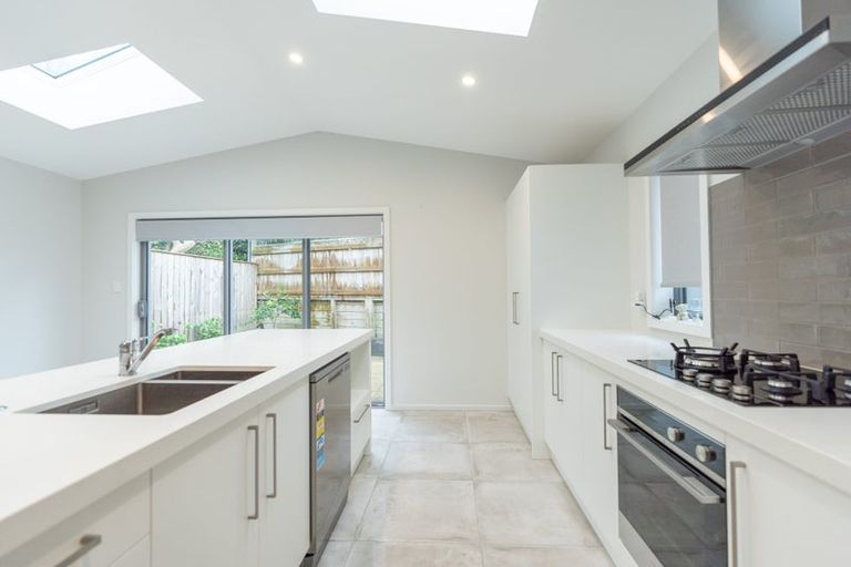 Photo of property in 5a Woodstock Place, Hokowhitu, Palmerston North, 4410