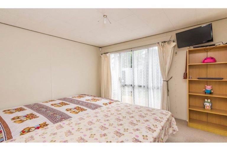 Photo of property in 1 Ireland Place, Ranui, Auckland, 0612