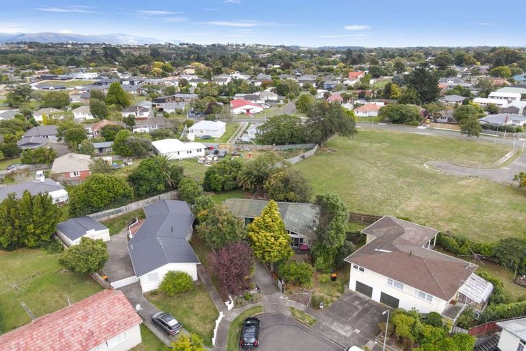 Photo of property in 16 Antrim Place, Hokowhitu, Palmerston North, 4410