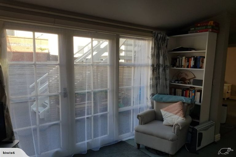 Photo of property in 16 Austin Street, Mount Victoria, Wellington, 6011