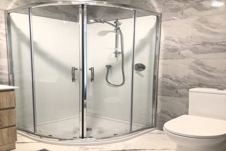 Photo of property in 6/21 Akoranga Drive, Northcote, Auckland, 0627