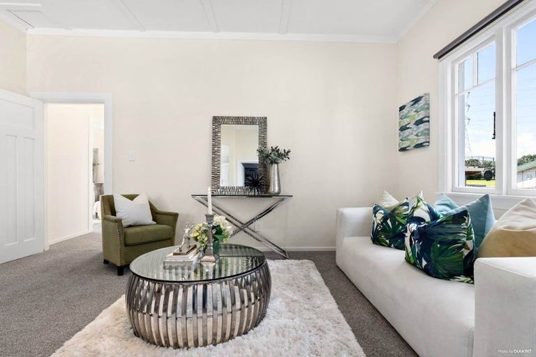 Photo of property in 2c Waiari Road, Conifer Grove, Takanini, 2112