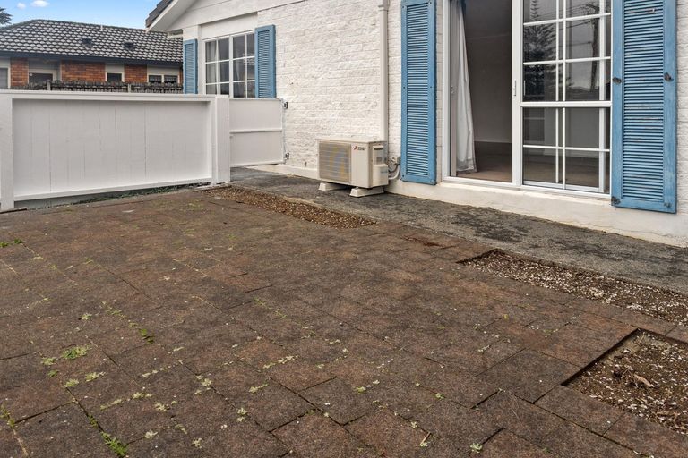 Photo of property in 1/5 Napoleon Avenue, Milford, Auckland, 0620