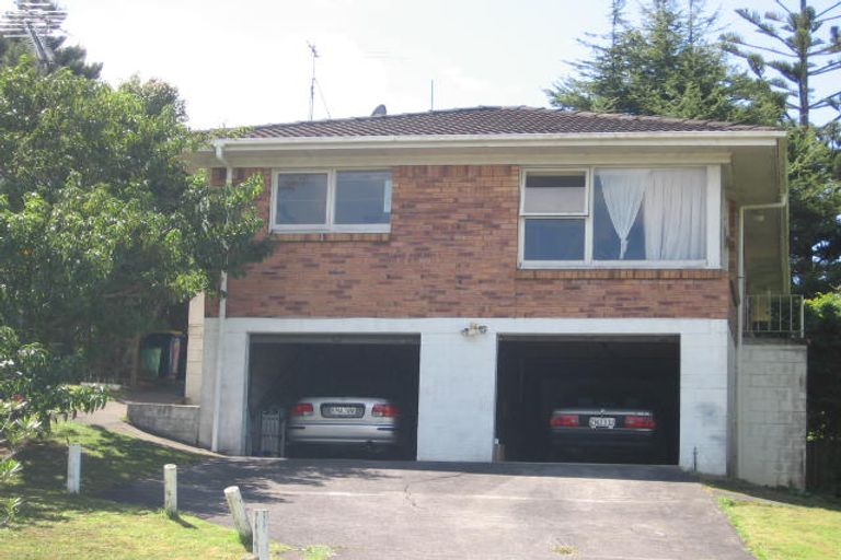 Photo of property in 2/3 Battle Place, Glenfield, Auckland, 0629