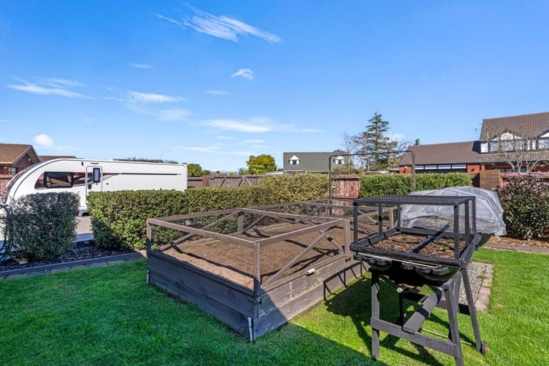 Photo of property in 150 Royal Park Drive, Parklands, Christchurch, 8083