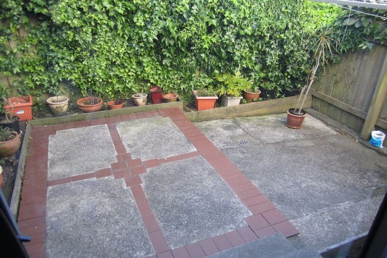 Photo of property in 6/29 Main Road, Tawa, Wellington, 5028