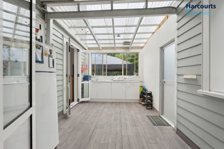 Photo of property in 11 Stitchbird Crescent, Papakura, 2110