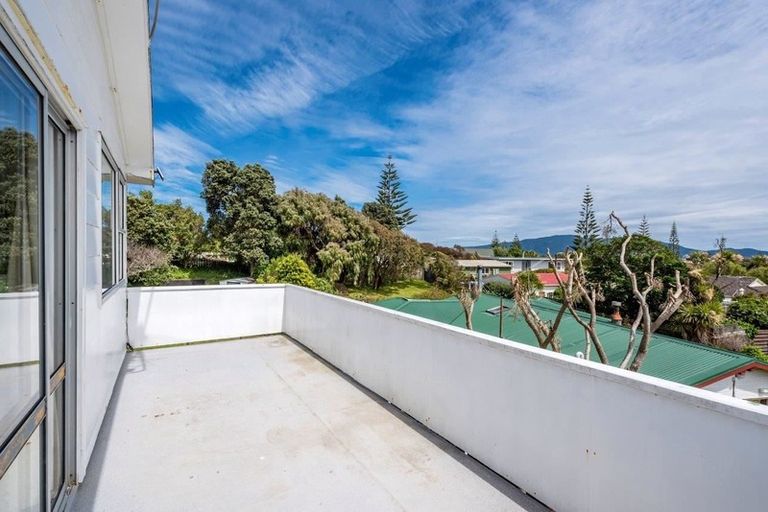 Photo of property in 6 Kaitawa Street, Waikanae Beach, Waikanae, 5036
