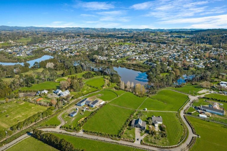 Photo of property in 3 Ada Lane, Riverhead, 0793