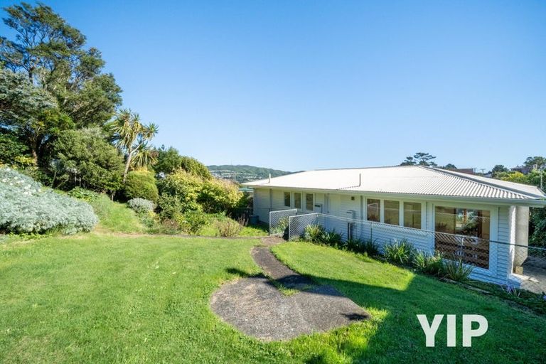 Photo of property in 10 Omega Street, Newlands, Wellington, 6037