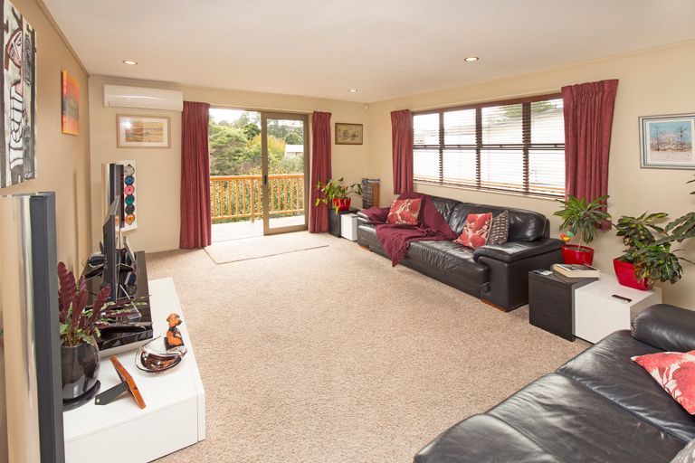 Photo of property in 15 Hillcrest Road, Hatfields Beach, Orewa, 0931