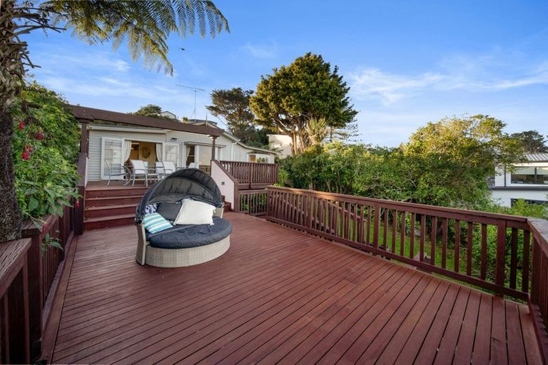 Photo of property in 23 Pohutukawa Avenue, Shelly Park, Auckland, 2014