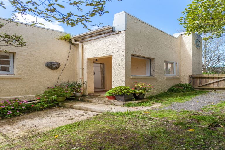 Photo of property in 14 Eastglen Road, Glen Eden, Auckland, 0602