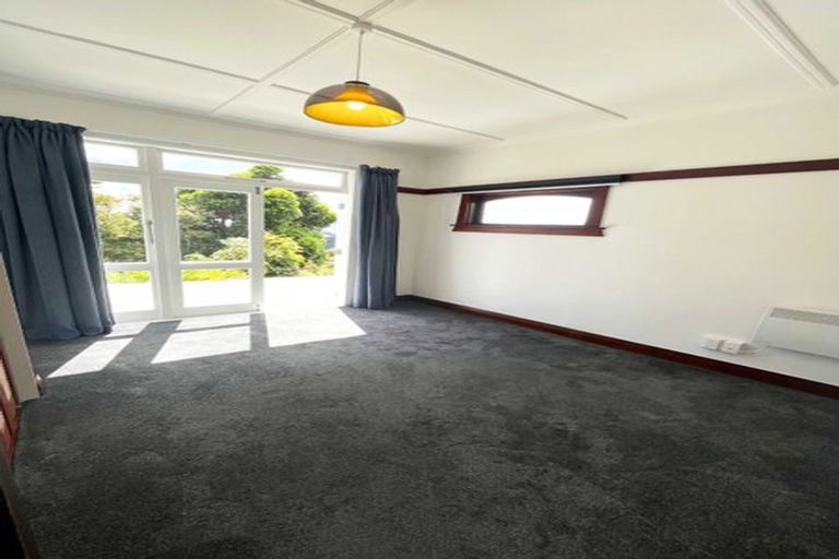 Photo of property in 19 Highbury Crescent, Aro Valley, Wellington, 6012
