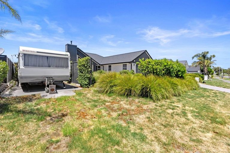 Photo of property in 48 Cassinia Close, Papamoa Beach, Papamoa, 3118