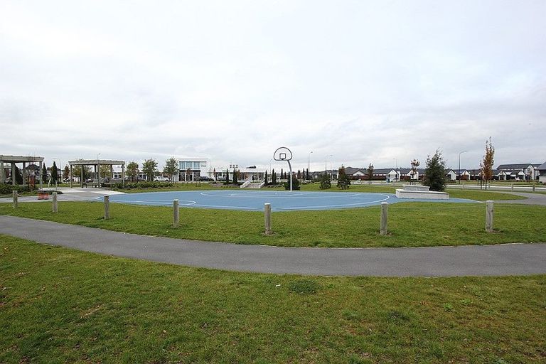 Photo of property in 77 Faringdon Boulevard, Rolleston, 7615