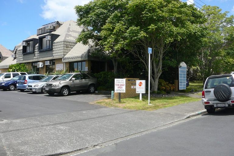 Photo of property in 2f Dodson Avenue, Milford, Auckland, 0620