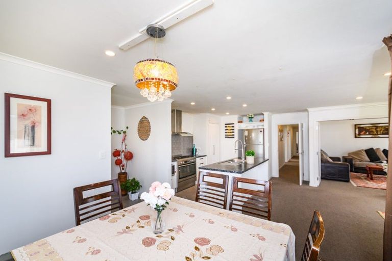 Photo of property in 12 Gibraltar Way, Fitzherbert, Palmerston North, 4410