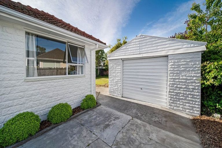 Photo of property in 64 Farquhars Road, Redwood, Christchurch, 8051