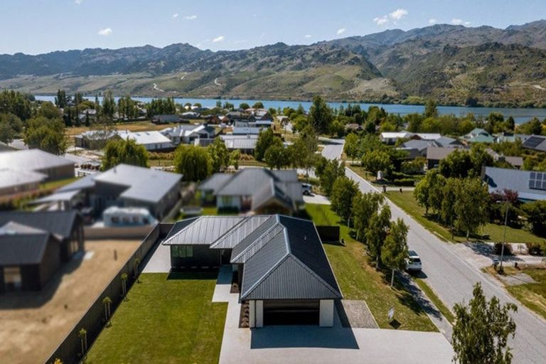 Photo of property in 9 Pisa Moorings Road, Mount Pisa, Cromwell, 9383