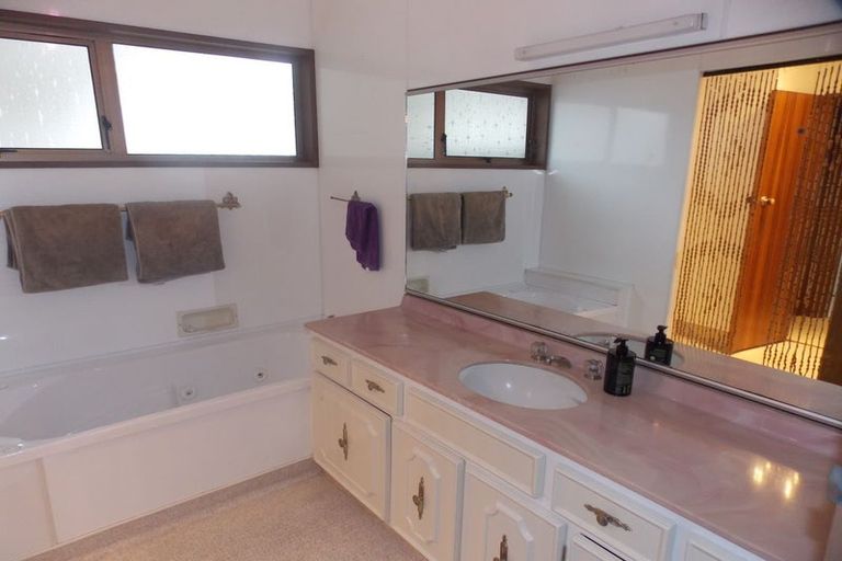 Photo of property in 4 Paradise Place, Milson, Palmerston North, 4414