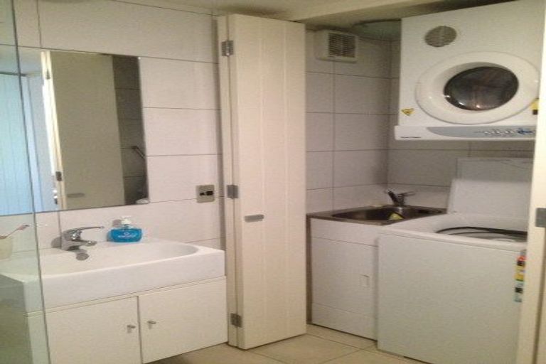 Photo of property in 105 Austin Street, Mount Victoria, Wellington, 6011