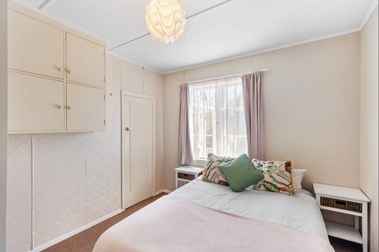 Photo of property in 4 Duke Street, Levin, 5510