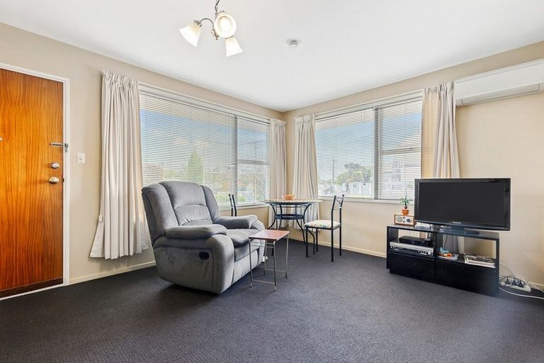 Photo of property in 1/17 Lake Terrace Road, Burwood, Christchurch, 8061