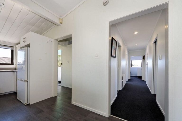Photo of property in 15 Bodi Place, Te Atatu South, Auckland, 0610