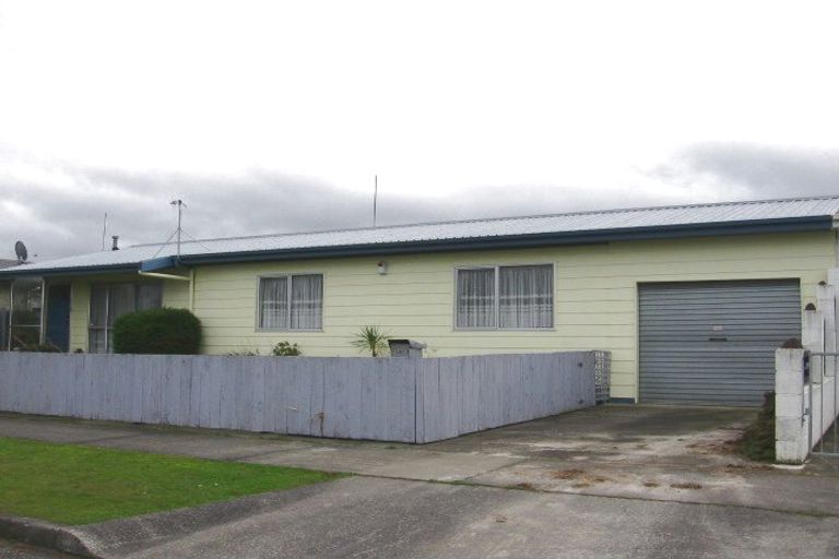 Photo of property in 33 Acacia Street, Kelvin Grove, Palmerston North, 4414