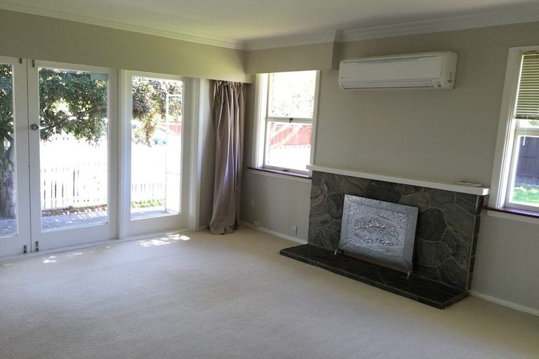 Photo of property in 87 Memorial Avenue, Ilam, Christchurch, 8053