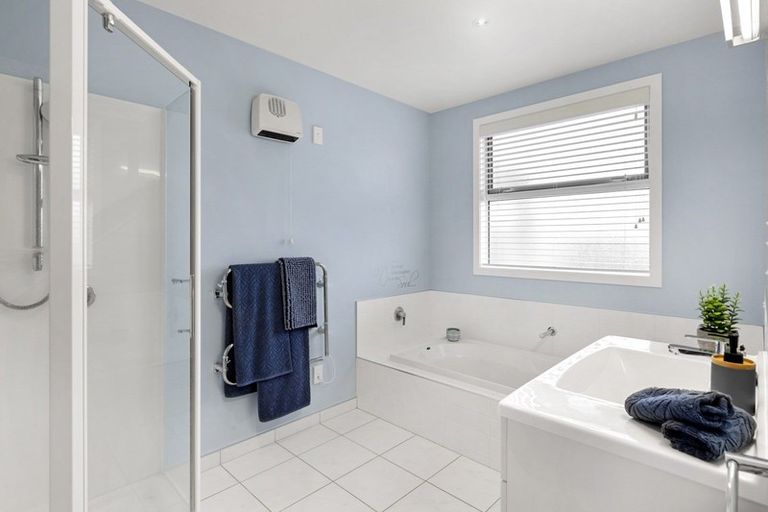 Photo of property in 19 Robertson Street, Raglan, 3225