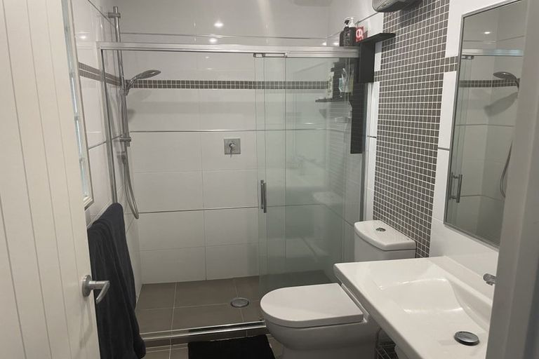 Photo of property in 17 Mansion Court, West Harbour, Auckland, 0618