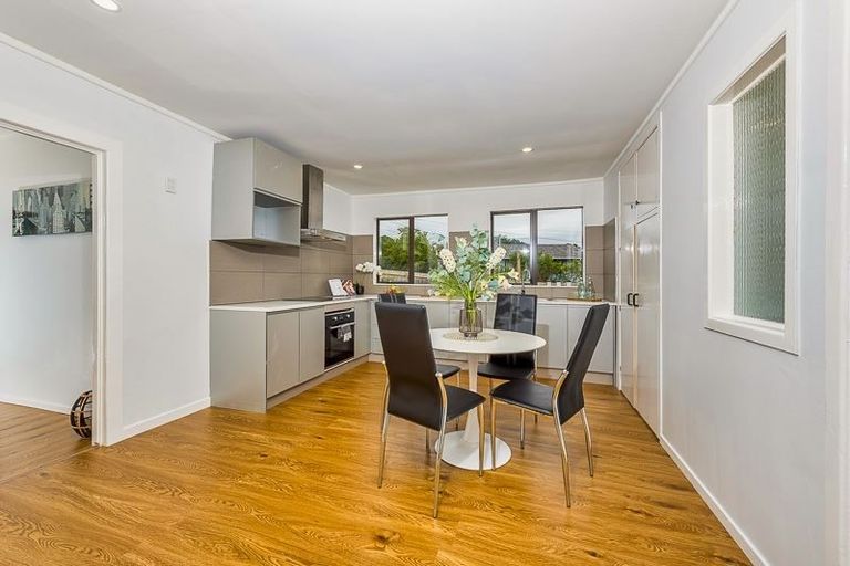 Photo of property in 114 Colwill Road, Massey, Auckland, 0614