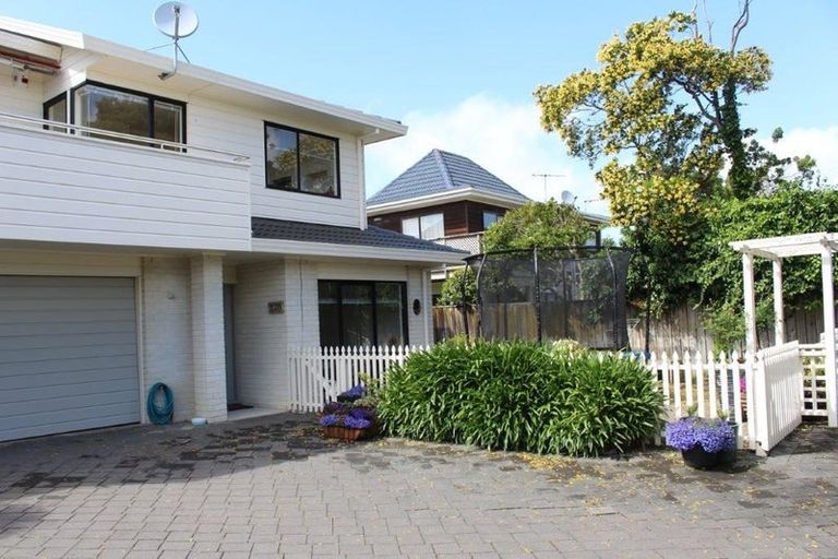 Photo of property in 2/18 Gillard Place, Eastern Beach, Auckland, 2012