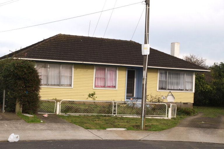 Photo of property in 11 Sutton Avenue, Mangere East, Auckland, 2024