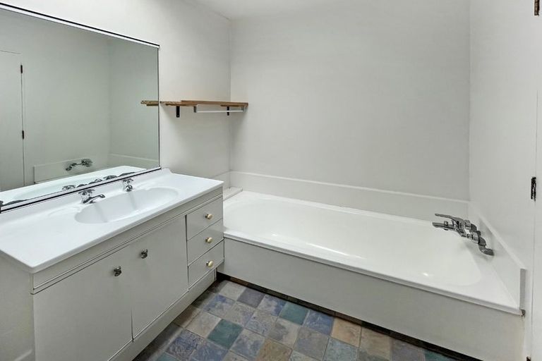 Photo of property in 2/110 Britomart Street, Berhampore, Wellington, 6023