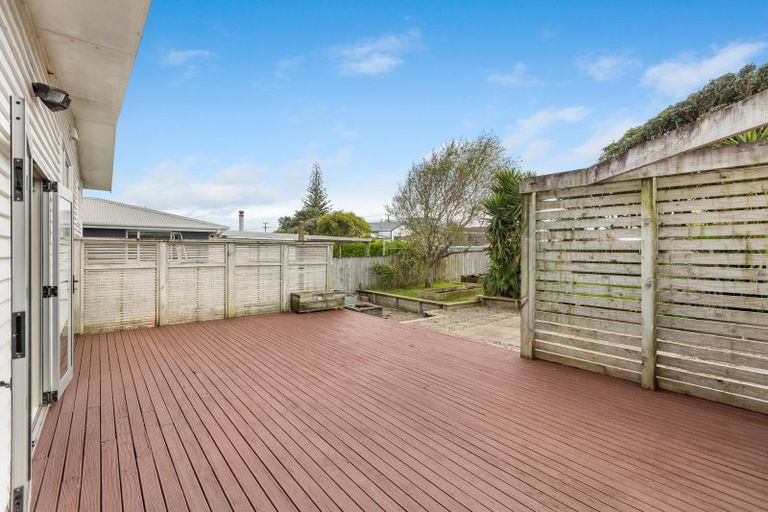 Photo of property in 27 Rospeath Crescent, Spotswood, New Plymouth, 4310