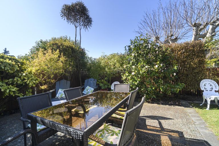 Photo of property in 23 Chadwick Place, Highbury, Palmerston North, 4412