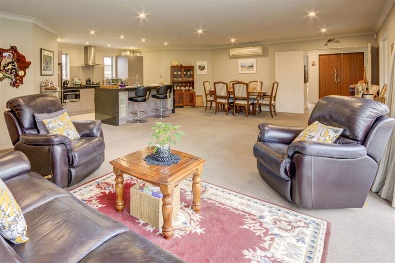 Photo of property in 8 Chesterfield Place, Rangiora, 7400