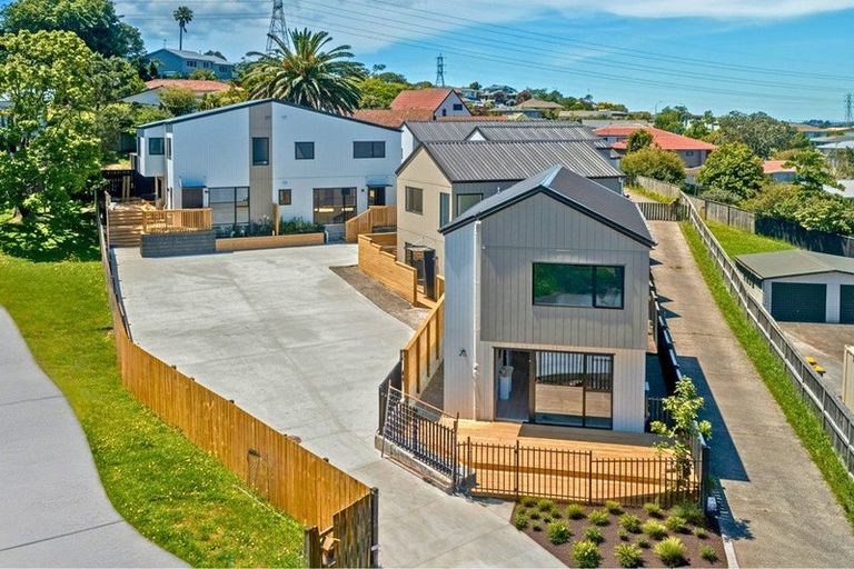 Photo of property in 11 Glenfinn Place, Massey, Auckland, 0614