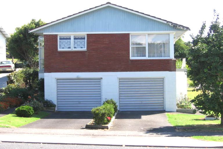 Photo of property in 1/31 Hutchinson Avenue, New Lynn, Auckland, 0600