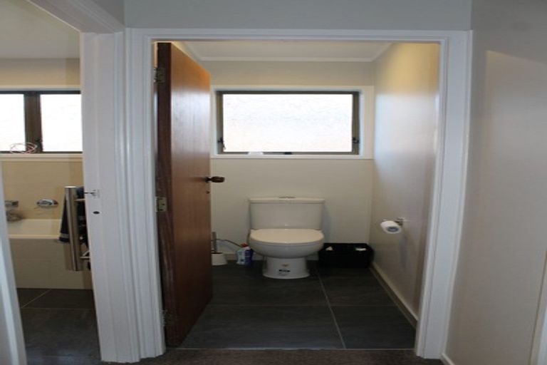 Photo of property in 2/33 Tyrian Close, Half Moon Bay, Auckland, 2012