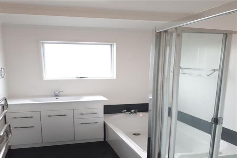 Photo of property in 1/18 Coronation Street, Belmont, Auckland, 0622