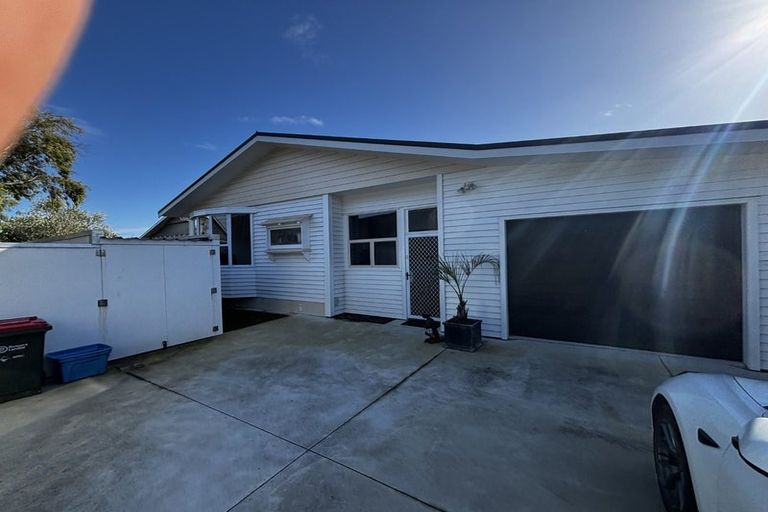 Photo of property in 17 Atiawa Street, Glen Avon, New Plymouth, 4312