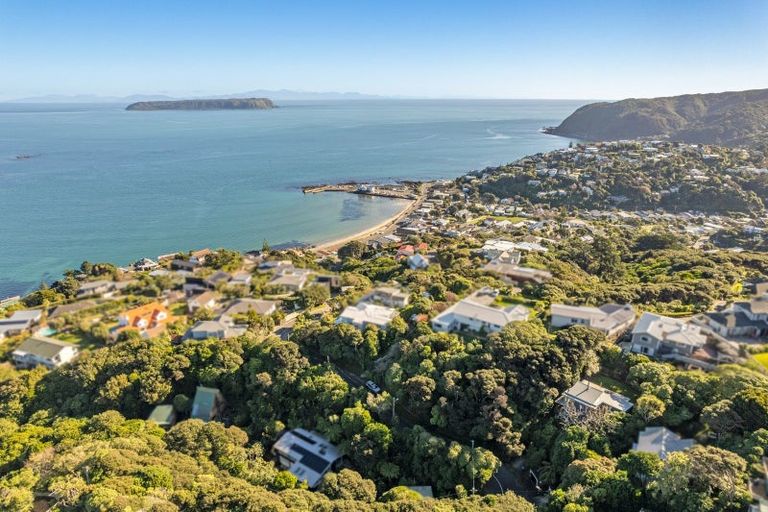 Photo of property in 100 Motuhara Road, Plimmerton, Porirua, 5026
